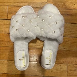 Lulu’s Porschia White Faux Fur and Pearl Slide Sandals - Size 10 - NWT